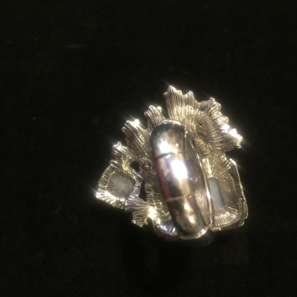 BNWT handmade pearl and crystal statement ring - Picture 2 of 7